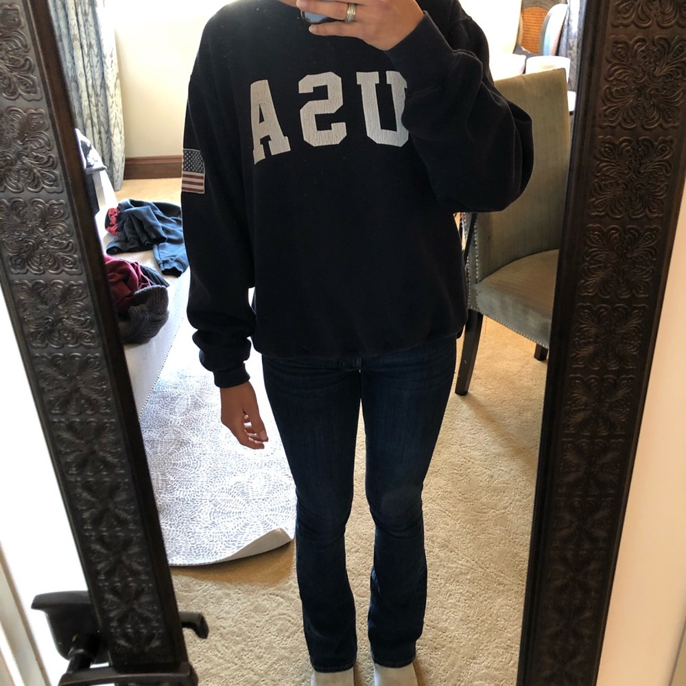 Brandy Melville pullover crewneck sweater